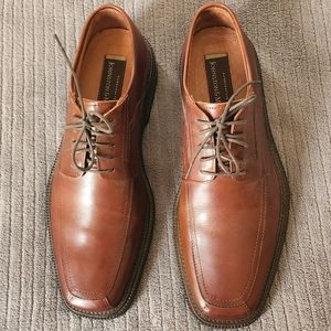 Johnston & Murphy brown lace up dress shoes very good used condition size 8 M